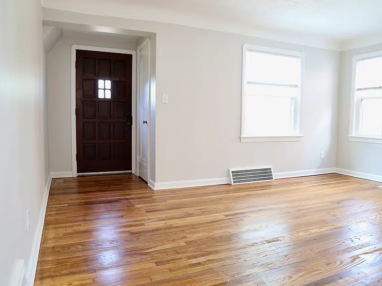 13613 Clifford Ave — Photo 5