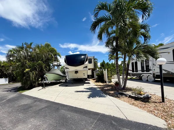 150 Smallwood Dr #118, Chokoloskee, FL 34138