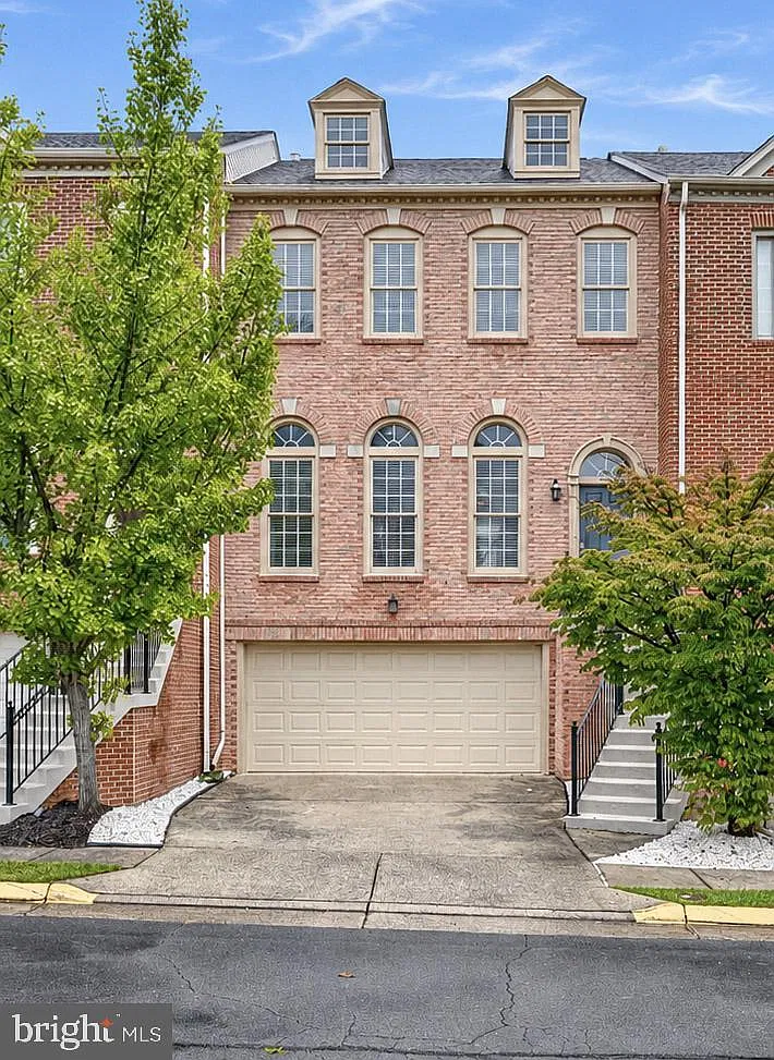 3 bed, 3.5 bath, 1932 sqft, $4,675 — Photo 1