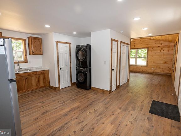 3rd image of 15681 Mountain Rd