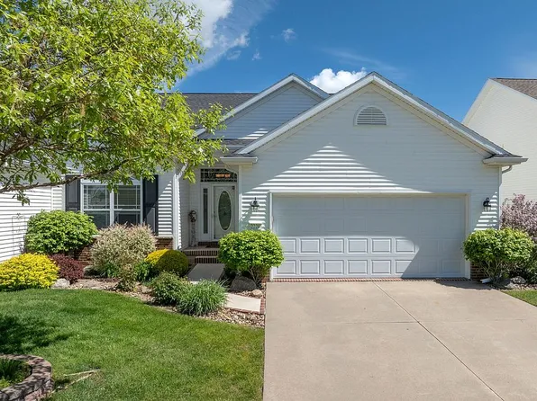 2220 Grey Wolf, Hiawatha, IA 52233