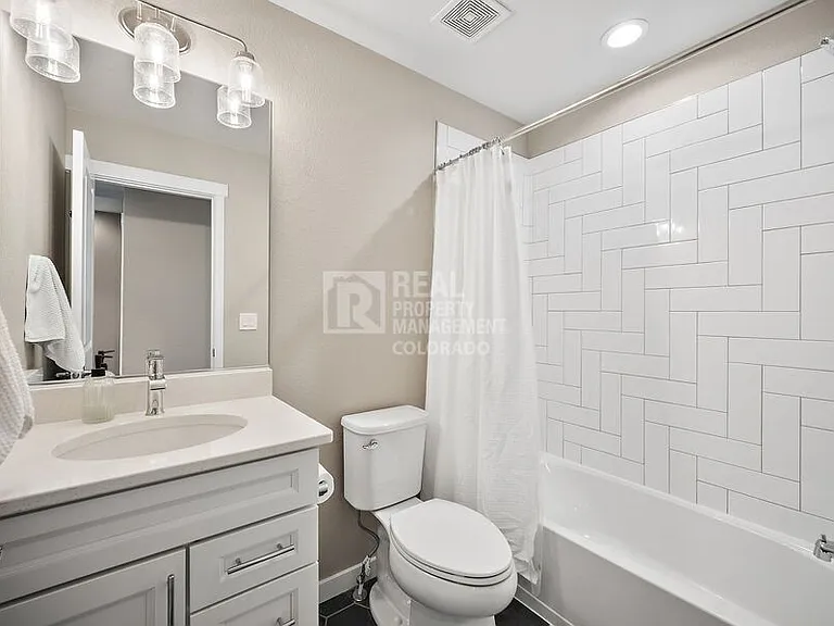 2402 Pony Club Ln — Photo 18