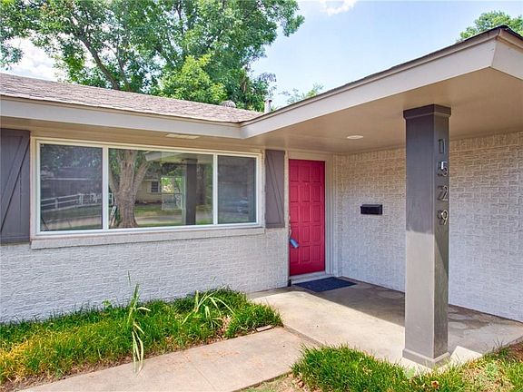 3rd image of 1529 Leslie Ln