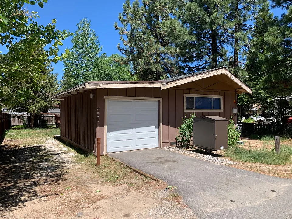 4043 Greenwood Rd