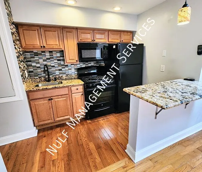 926 Portland St #3 — Photo 1