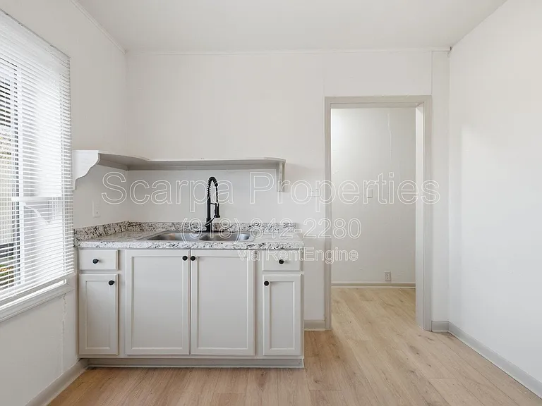 1215 Harrison St #4 — Photo 8