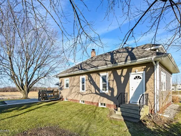 6040 Lincoln Ave, Stevensville, MI 49127