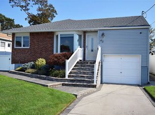 43 Maple Ave, Farmingdale, NY 11735
