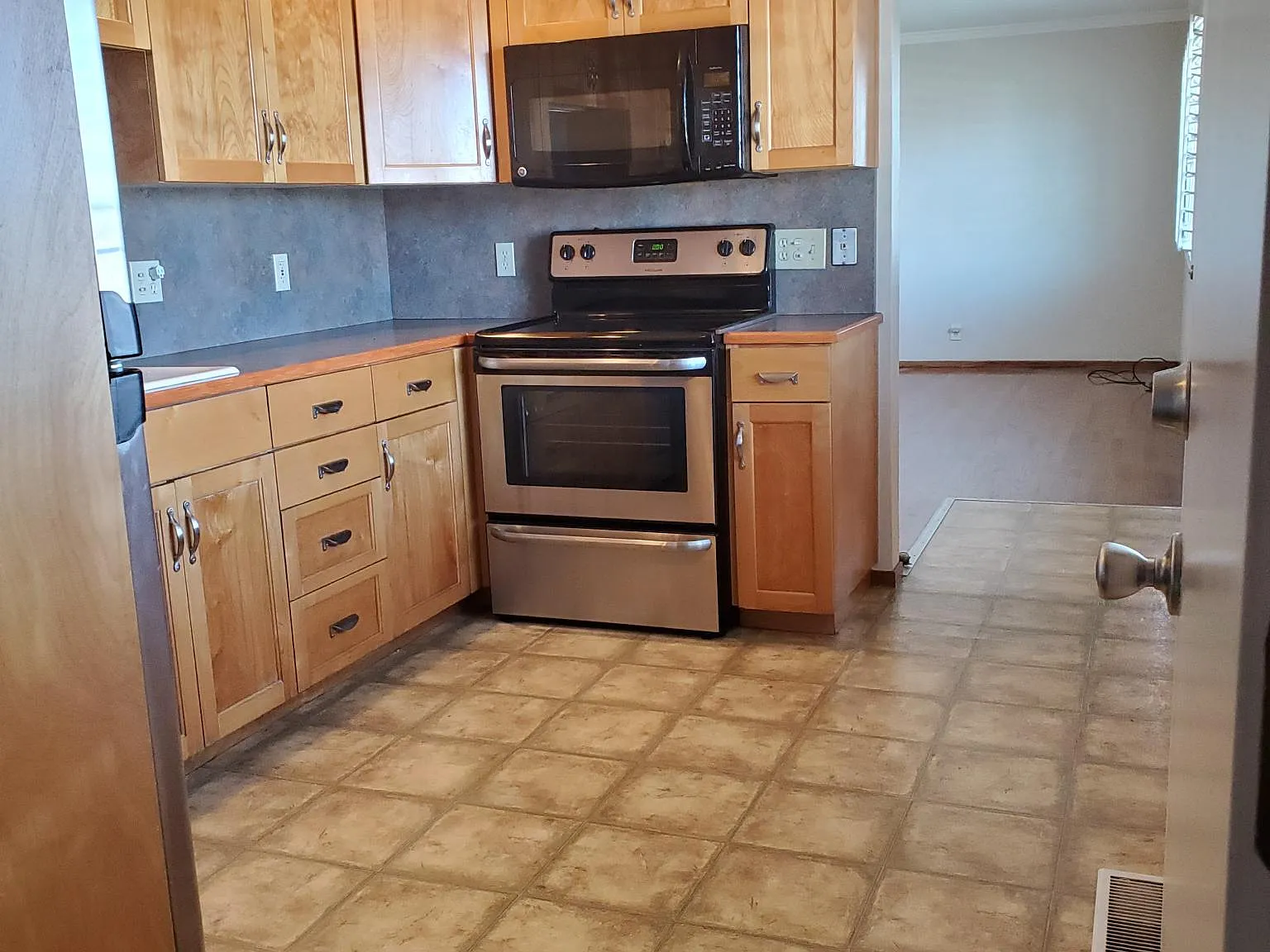 2 bed, 772 sqft, $2,200 — Photo 3