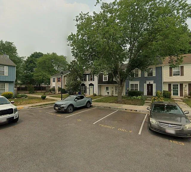 2268 Prince Of Wales Ct — Photo 1