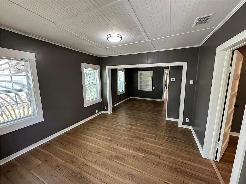 3 bed, 1.0 bath, 1032 sqft, $1,200 — Photo 4