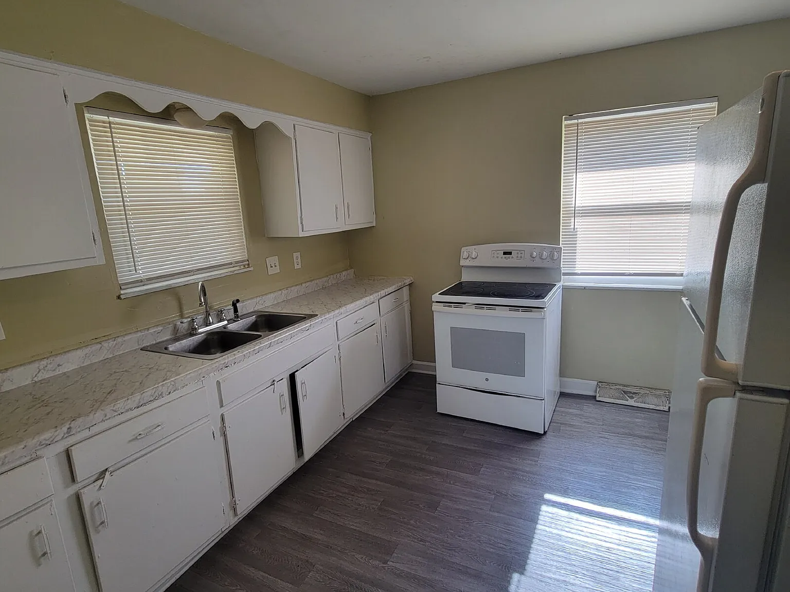 2 bed, 1.0 bath, $900 — Photo 3