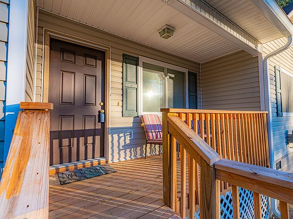 3rd image of 138 Carole Dr NW