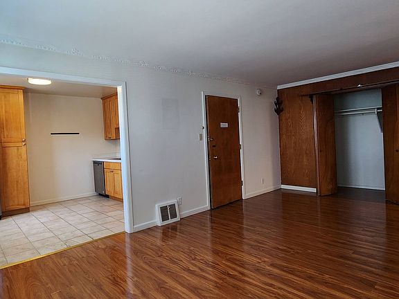 3rd image of 1800 39th Ave APT 2