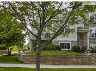 15836 Robinson St, Overland Park, KS 66223