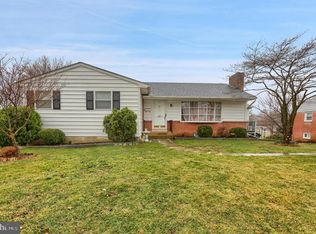 431 Manor View Dr, Millersville, PA 17551