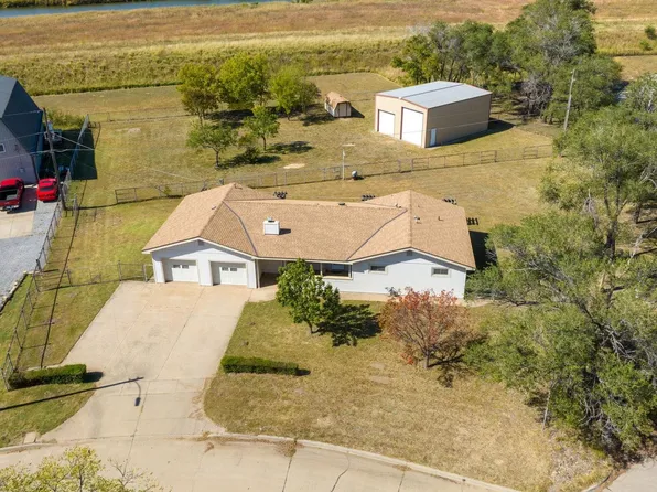909 N Arapaho St, Wichita, KS 67212