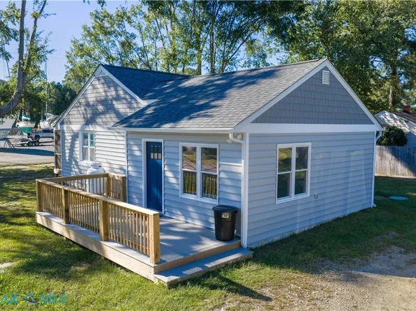 83 Marina Dr, Deltaville, VA 23043