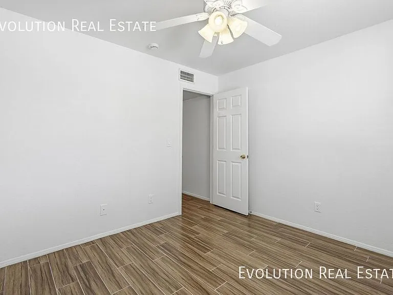 2329 N Recker Rd #86 — Photo 22