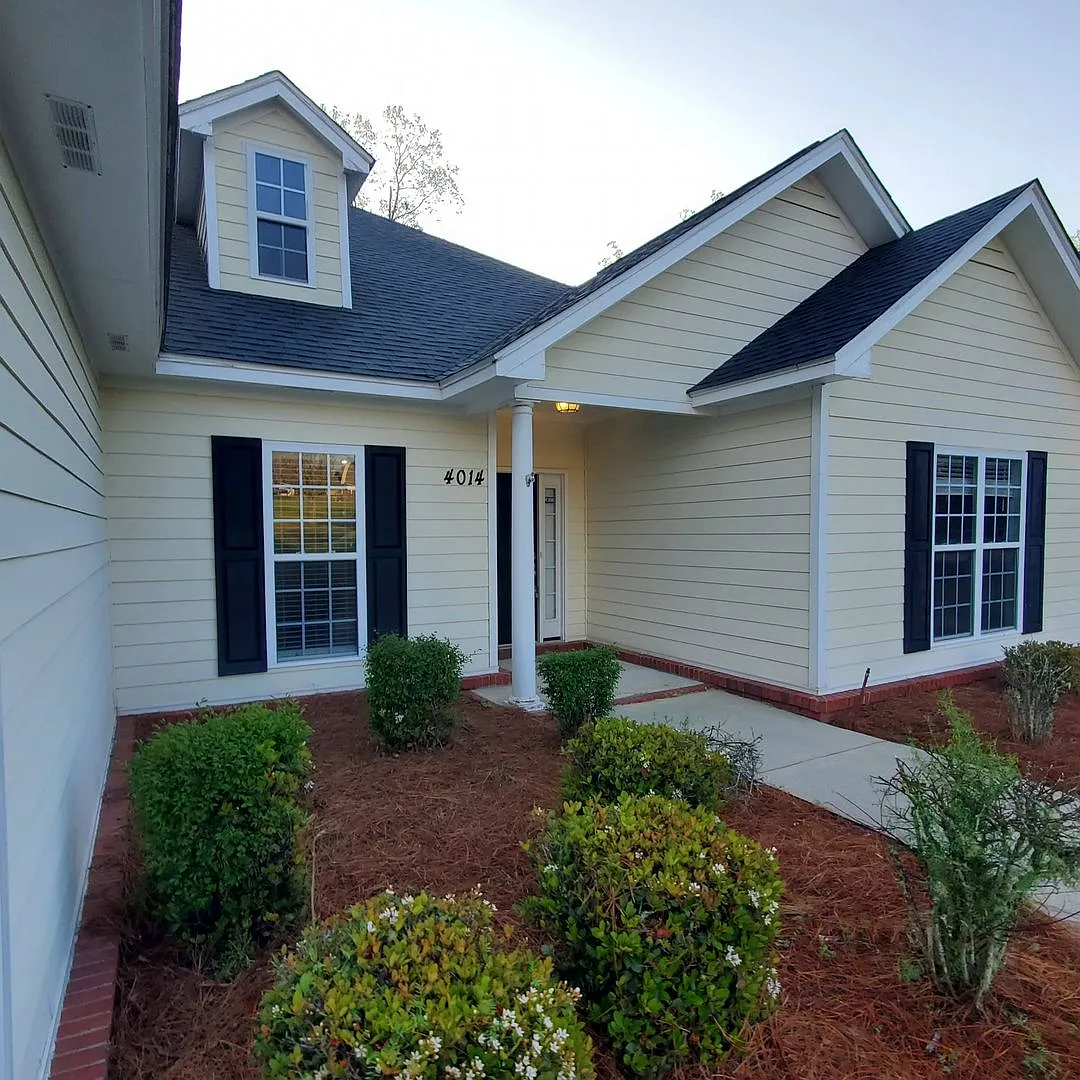 Charming 4BR/2BA Home with Hardwood Floors, Spacious Kitchen, and Screened Porch in Valdosta, GA! — Photo 3