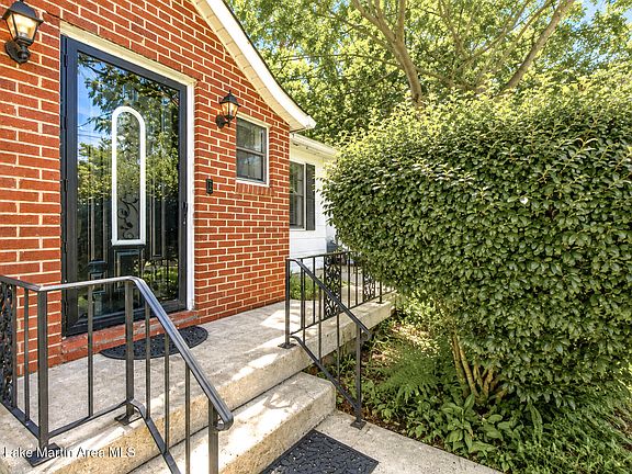 5th image of 2035 East Cir