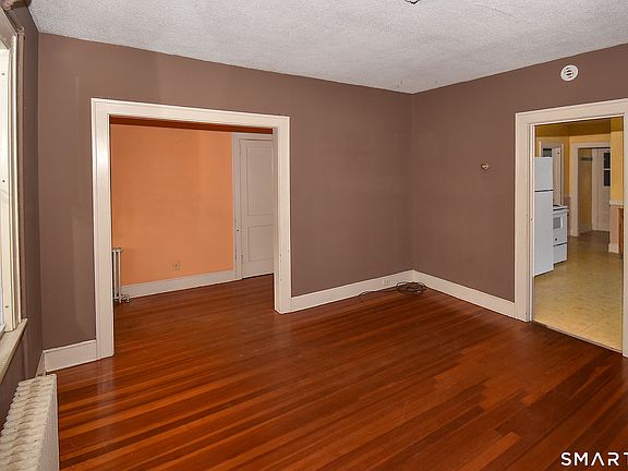 4th image of 11 Anderson Street