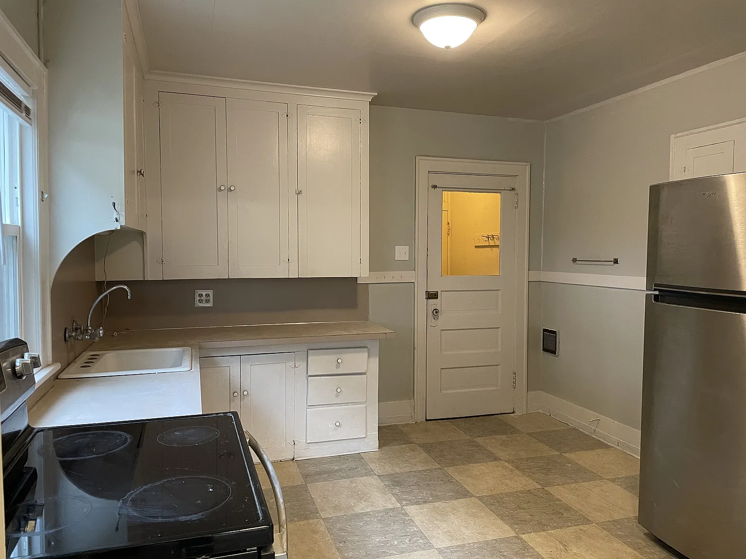 650 NE 40th St — Photo 2