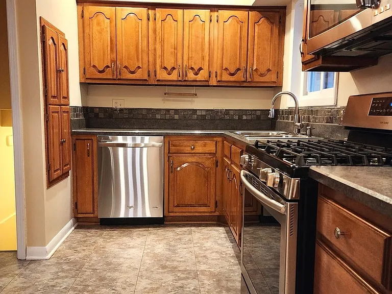 209 N Stevenson Ln — Photo 7