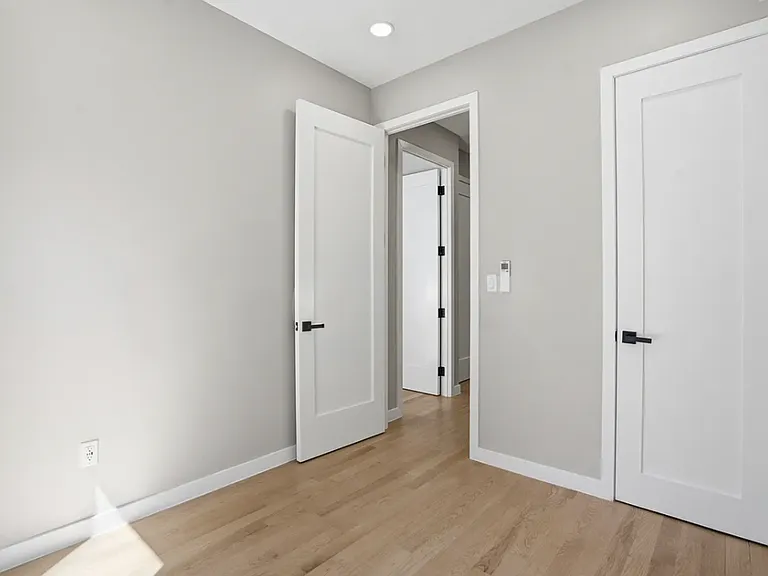 356 E 8th St #100 — Photo 17