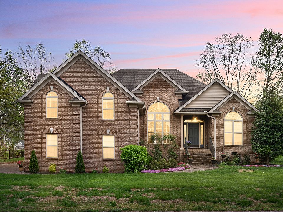 1st image of 202 Fieldstone Dr