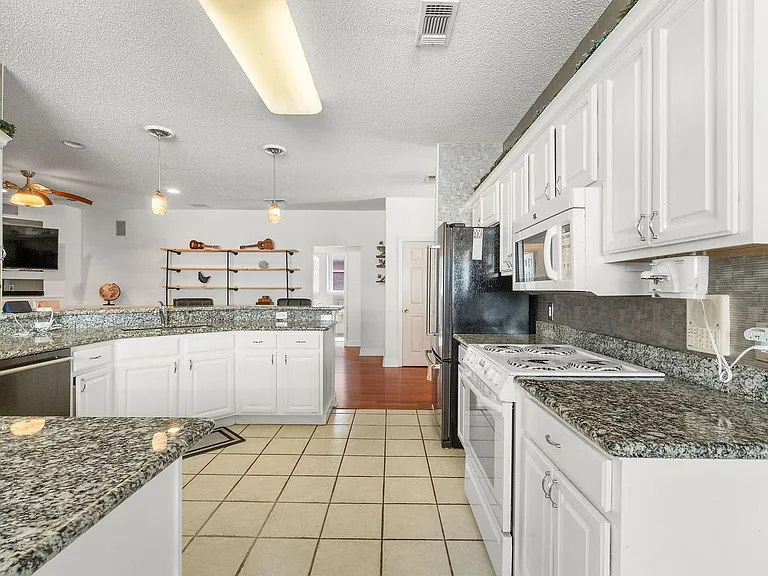 8432 Millstream Dr — Photo 15