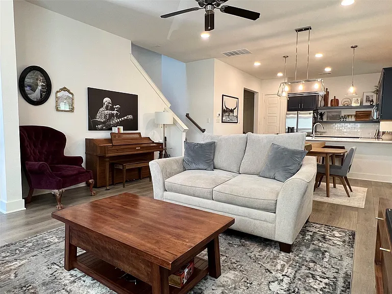 2823 Stanley Ave — Photo 8