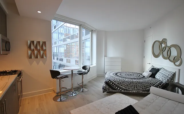 Rented by Red Apple Group | media 4