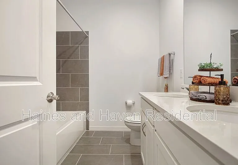 4136 Lavender Ct — Photo 25