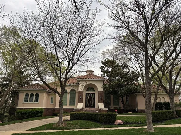 3104 W 117th St, Leawood, KS 66211