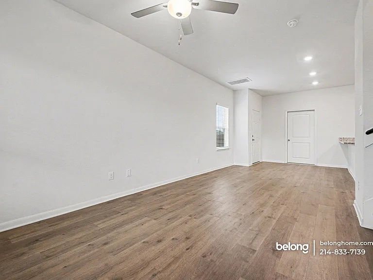 203 Marsh Ln — Photo 7