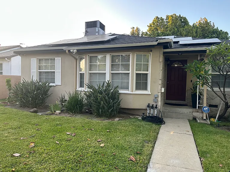 16661 Magnolia Blvd — Photo 3