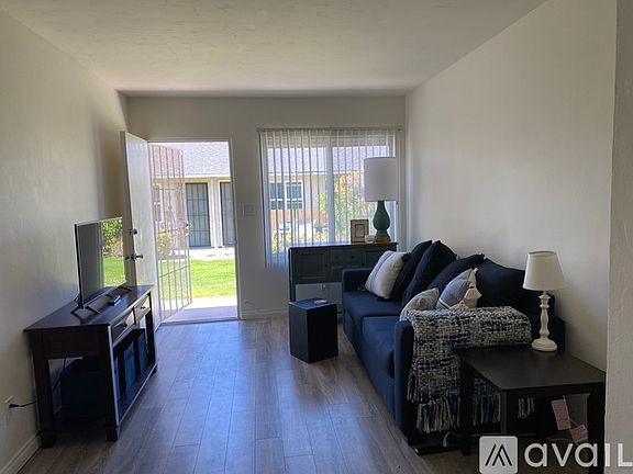 5th image of 928 Chalcedony St #928