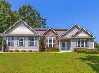 135 Roundstone Dr, Inman, SC 29349