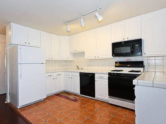 5th image of 2584 Folsom St APT 2