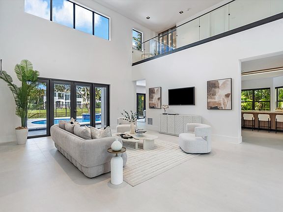 4th image of 17585 Middlebrook Way