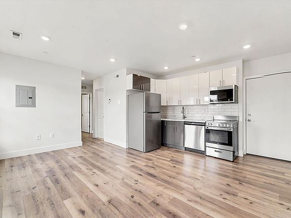 3rd image of 4700 Chestnut St #9