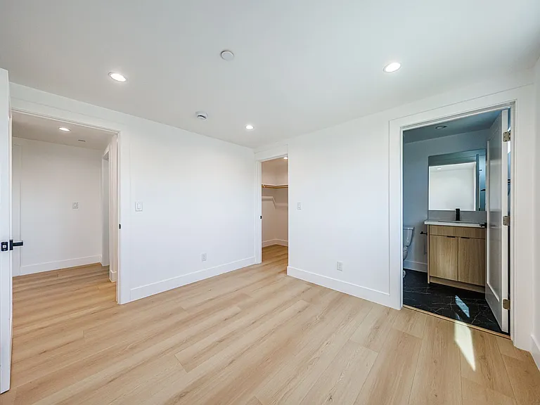 1330 S. Longwood Ave. — Photo 76