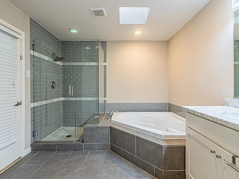6935 Kingshollow Dr — Photo 34