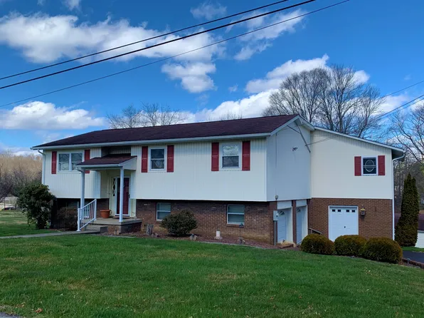 18 Perdue St, Fayetteville, WV 25840