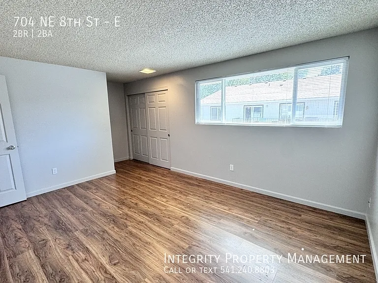 704 NE 8th St #E — Photo 13
