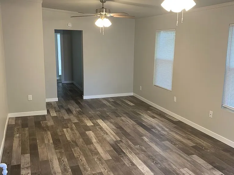 2038 Laburnum Ave #A — Photo 15