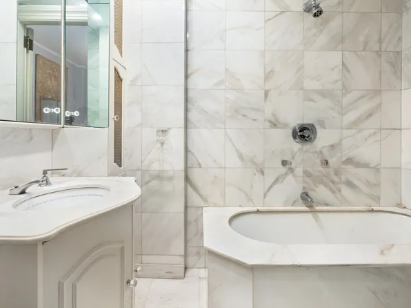 829 Park Avenue image 8 of 14