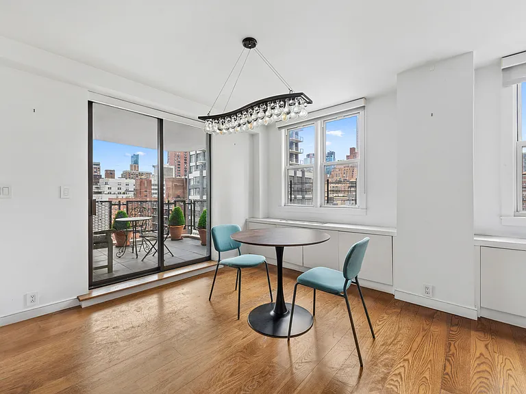 201 E 36th St #17C — Photo 3