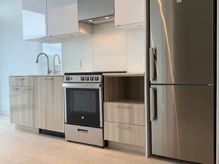 251 Jarvis St #LPH12 — Photo 13